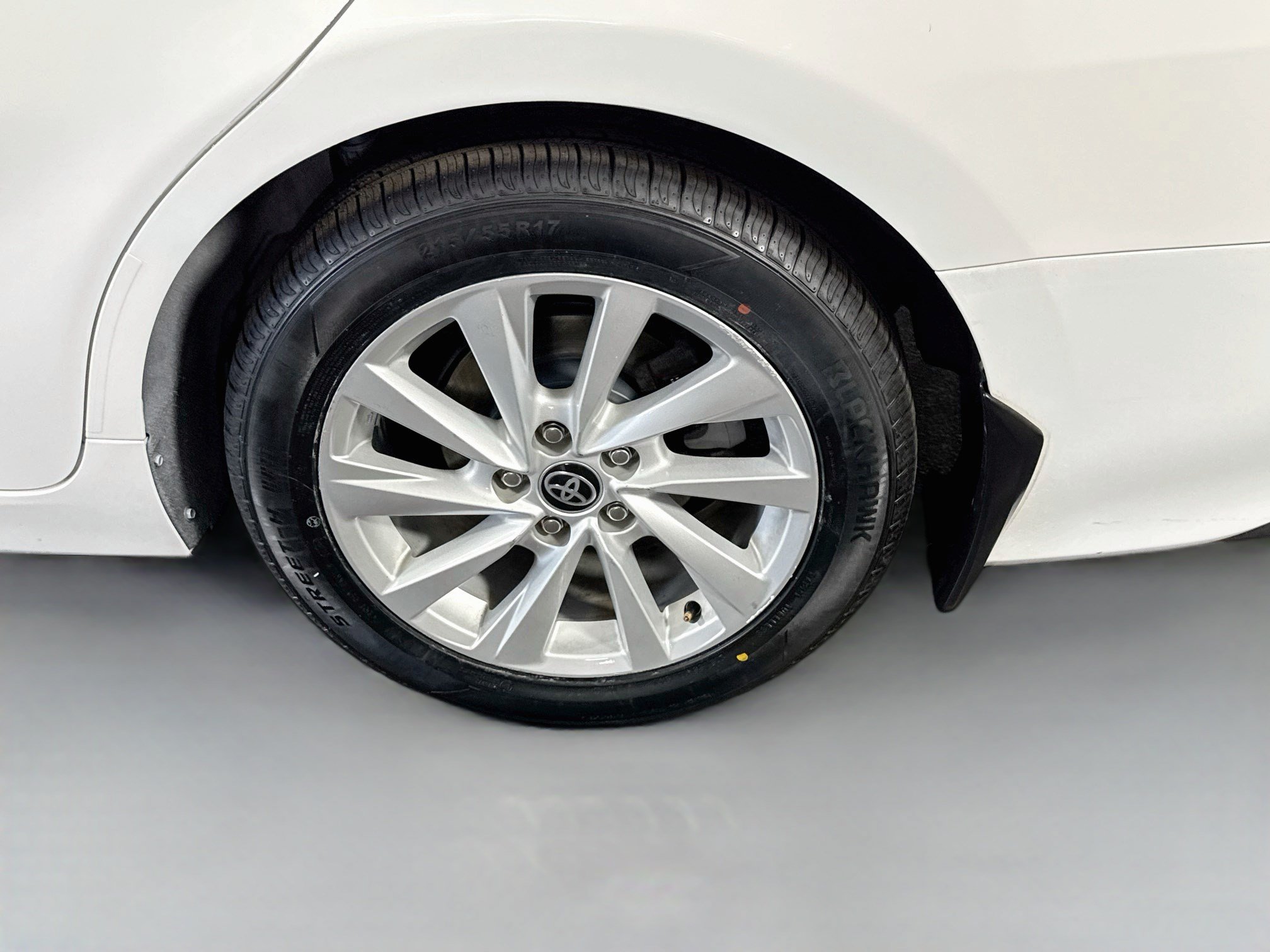 Used 2021 Toyota Camry LE FWD image 36