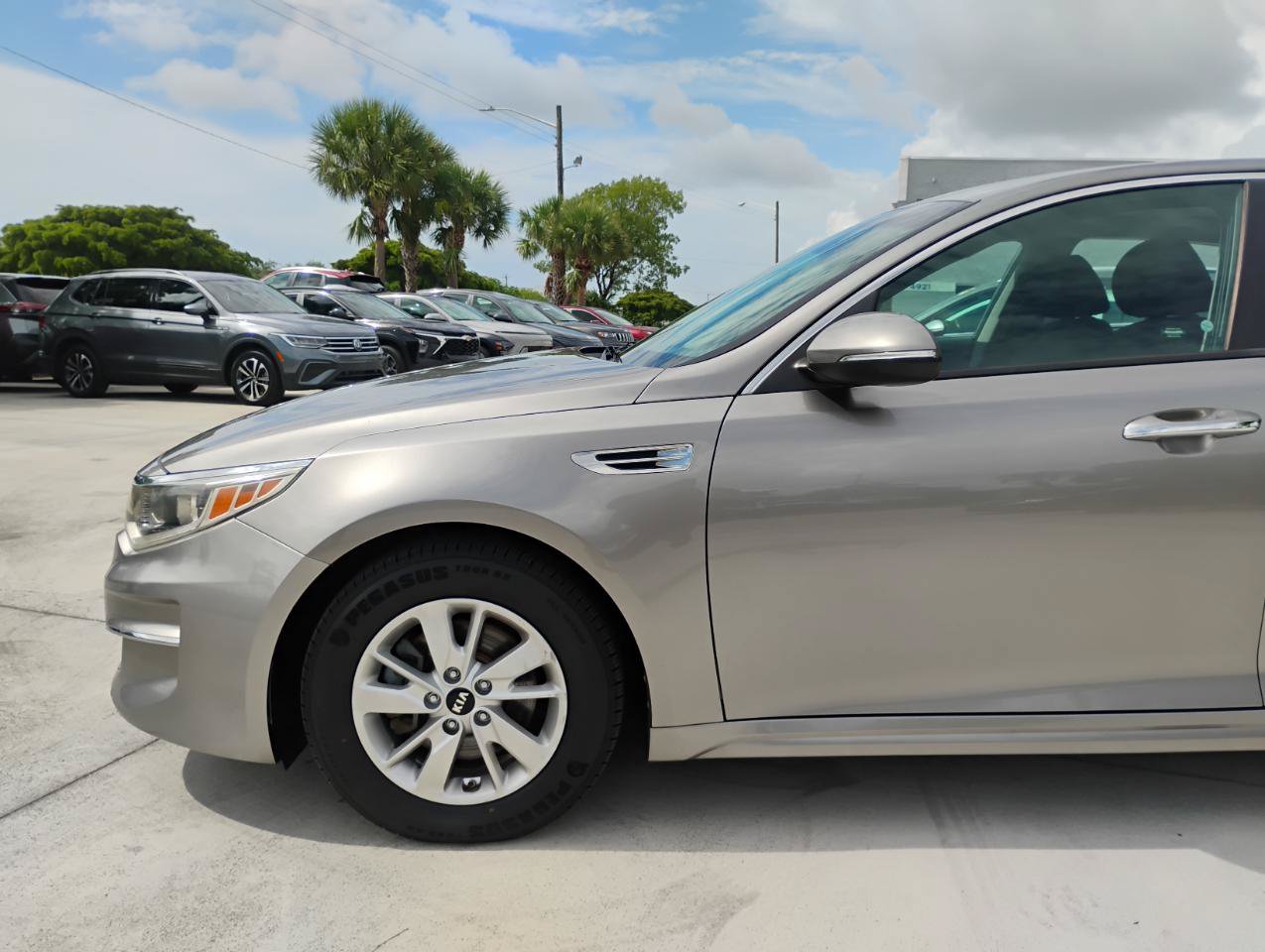 Used 2017 Kia Optima LX FWD image 4