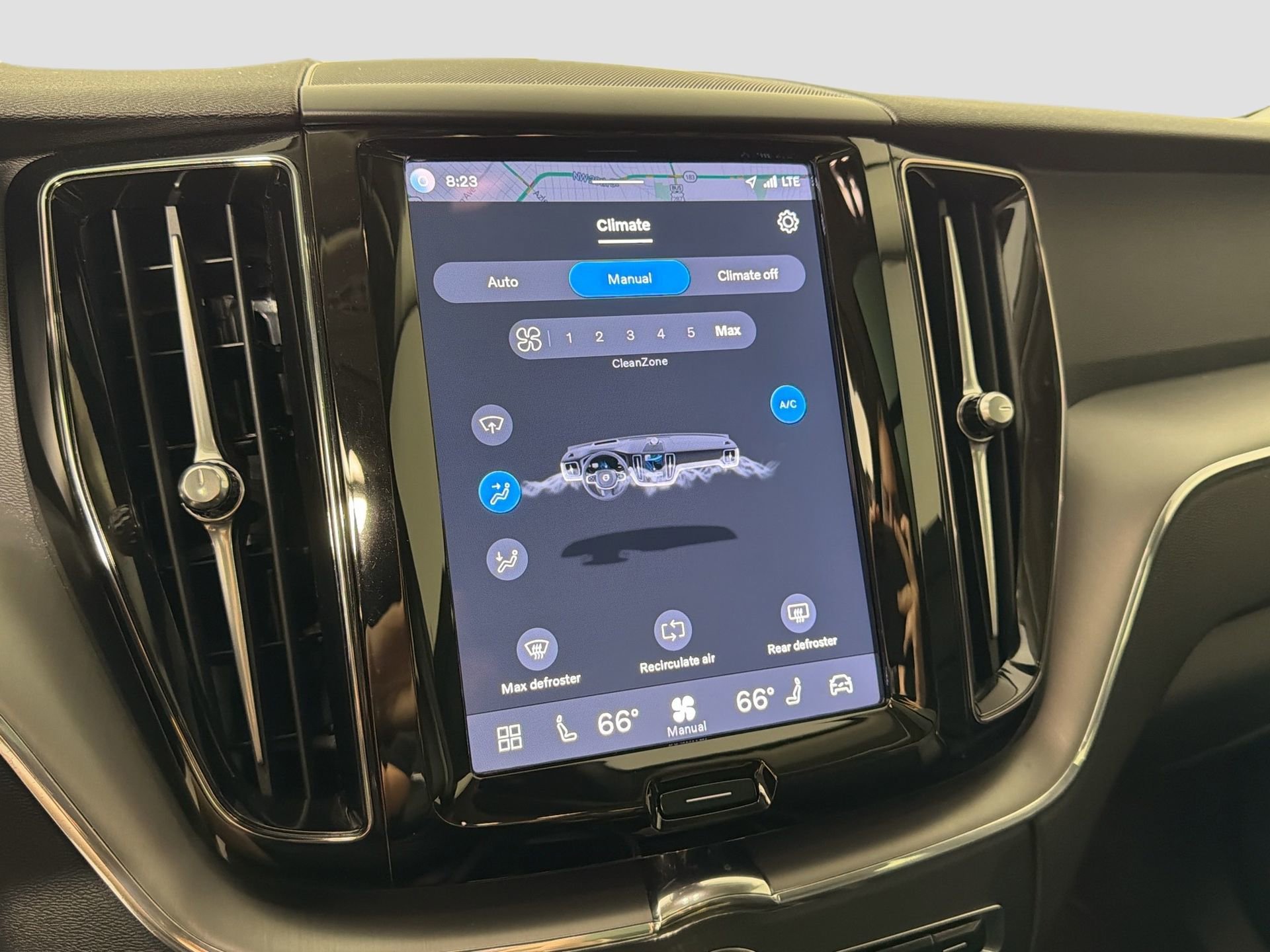 Certified 2024 Volvo XC60 B5 Core AWD/4WD image 16