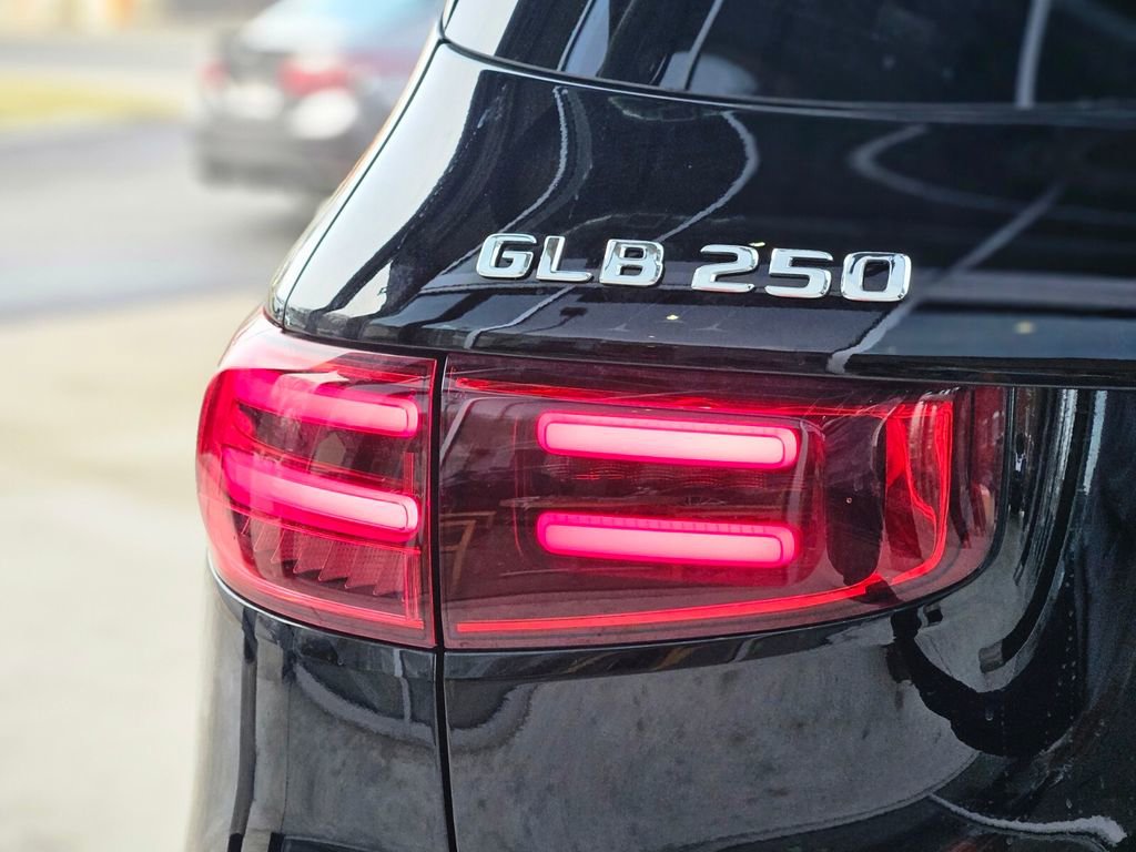 New 2026 Mercedes-Benz GLB 250 4MATIC image 9