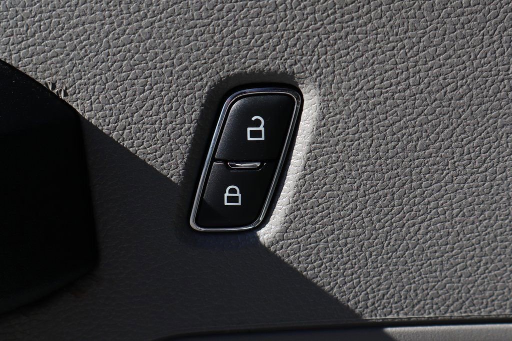 Used 2021 Ford F550 2WD Regular Cab Super Duty image 19