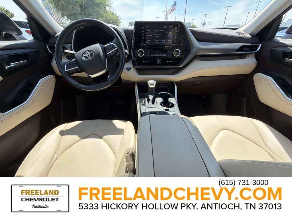 Used 2020 Toyota Highlander XLE FWD image 21