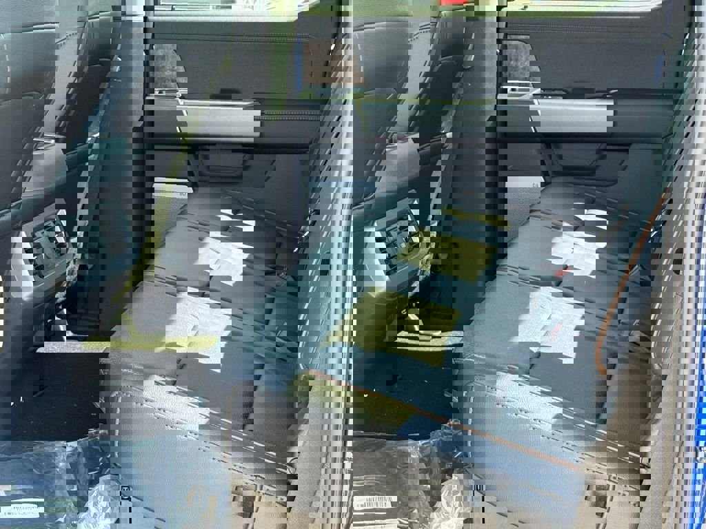 New 2026 Ford F250 Lariat w/ Black Appearance Package image 9