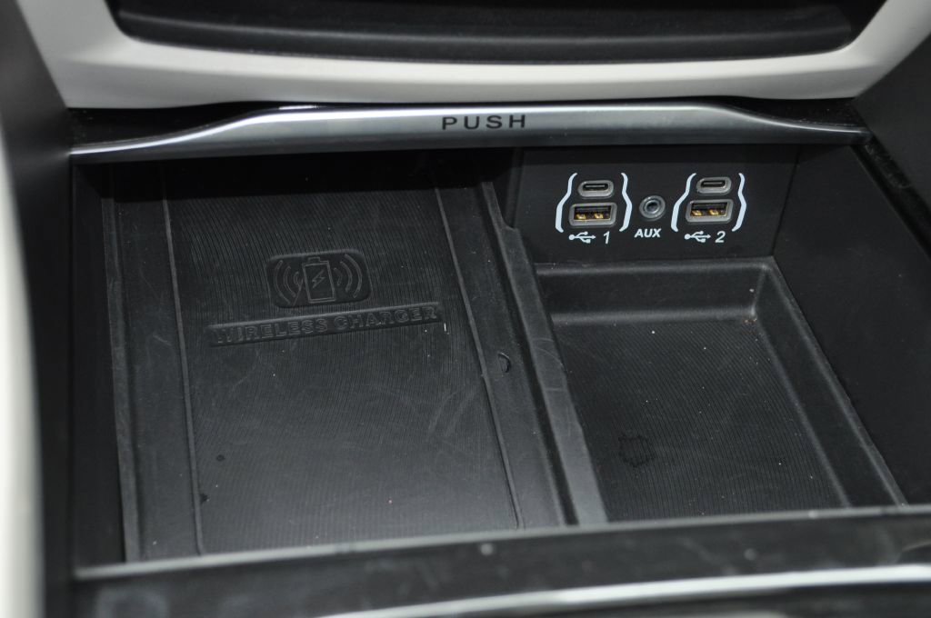 Used 2022 Chrysler Pacifica Limited image 12