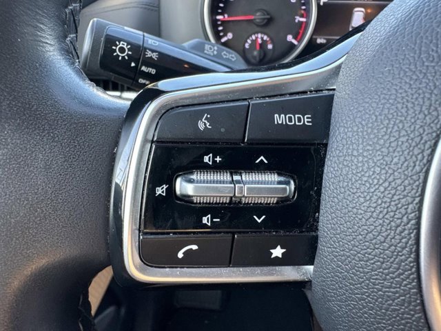 Used 2024 Kia Carnival LX image 25