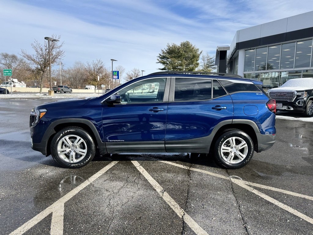 Used 2022 GMC Terrain SLE w/ Driver Convenience Package image 2