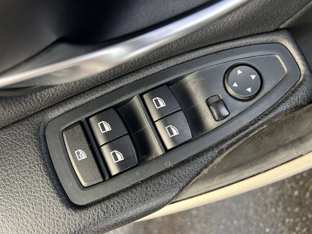 Used 2015 BMW 320i xDrive Sedan AWD/4WD image 18