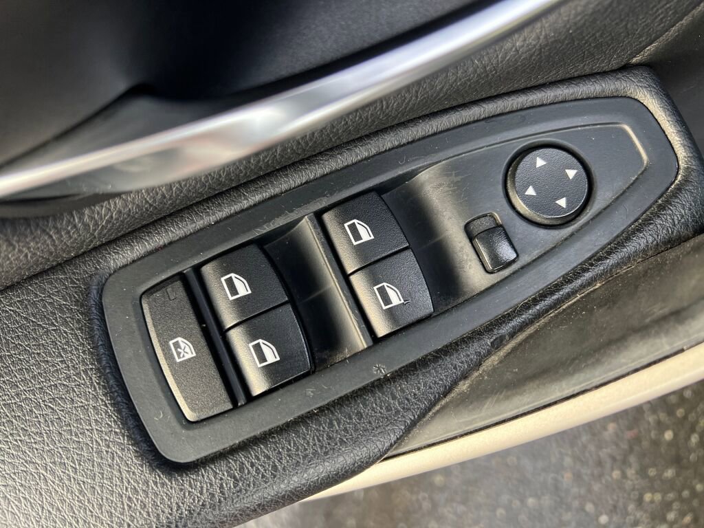 Used 2015 BMW 320i xDrive Sedan image 18