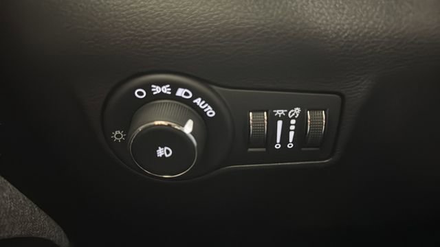 Used 2024 Jeep Compass Latitude image 37