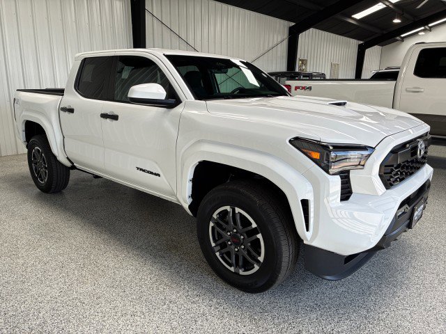 Used 2025 Toyota Tacoma TRD Sport image 4