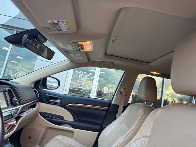 Used 2017 Toyota Highlander Limited image 14