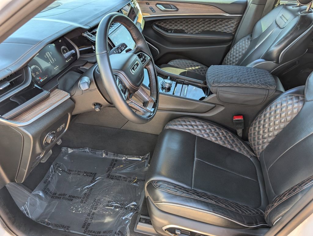 Used 2023 Jeep Grand Cherokee Summit w/ Luxury Tech Group V image 11