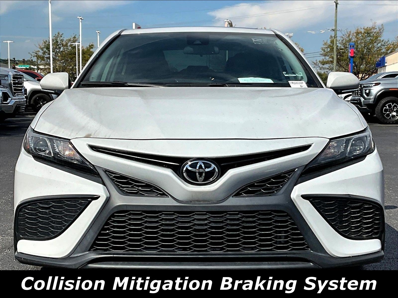 Used 2024 Toyota Camry SE FWD image 2