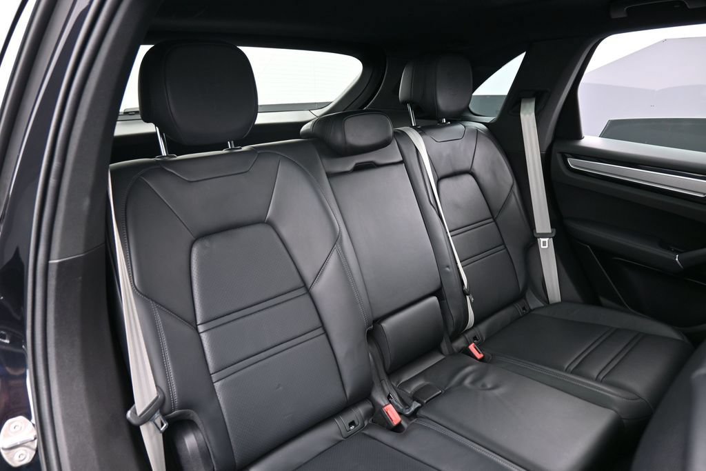 Certified 2022 Porsche Cayenne Platinum Edition AWD/4WD image 27