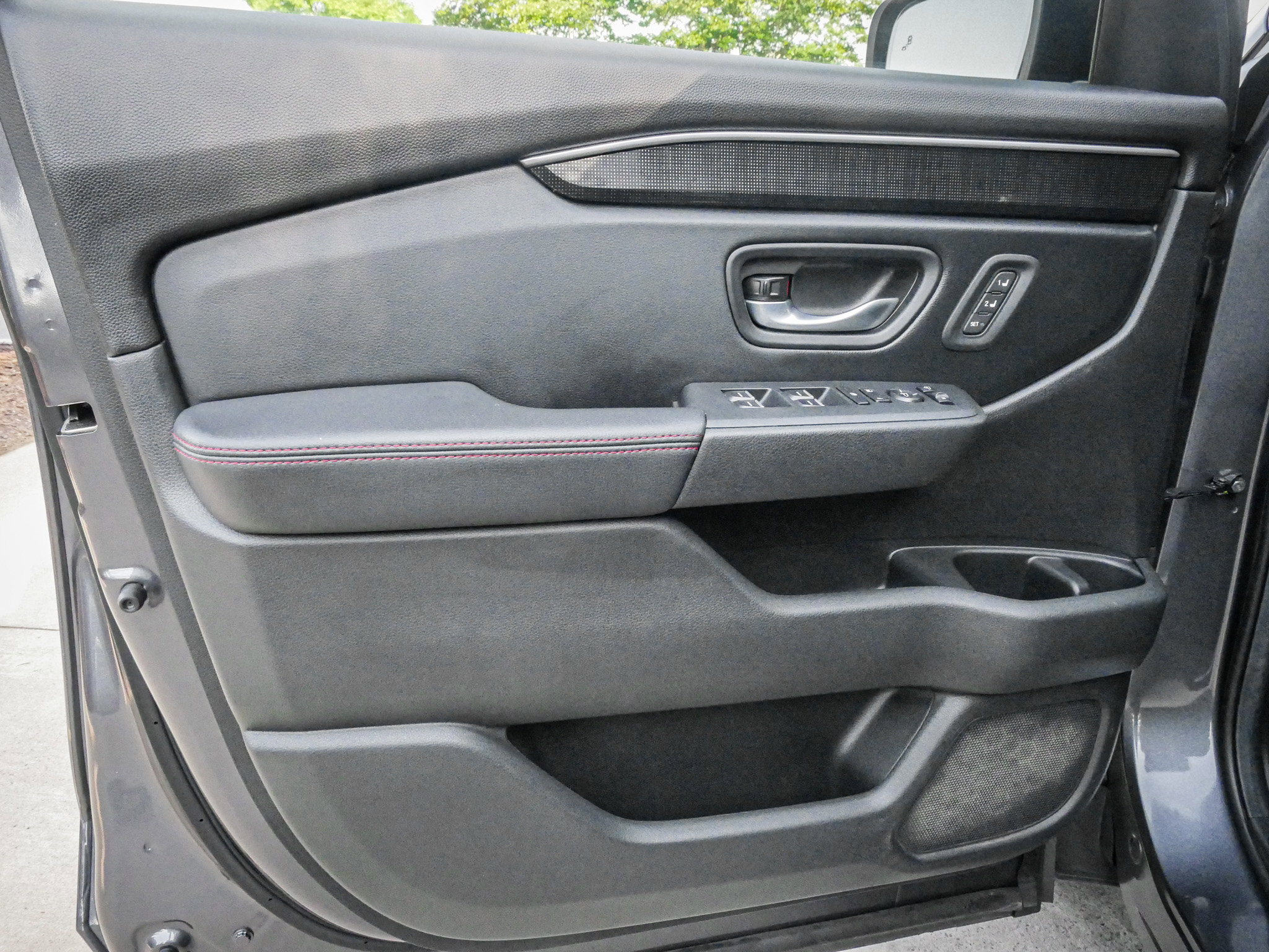 Certified 2025 Honda Pilot Black Edition image 14