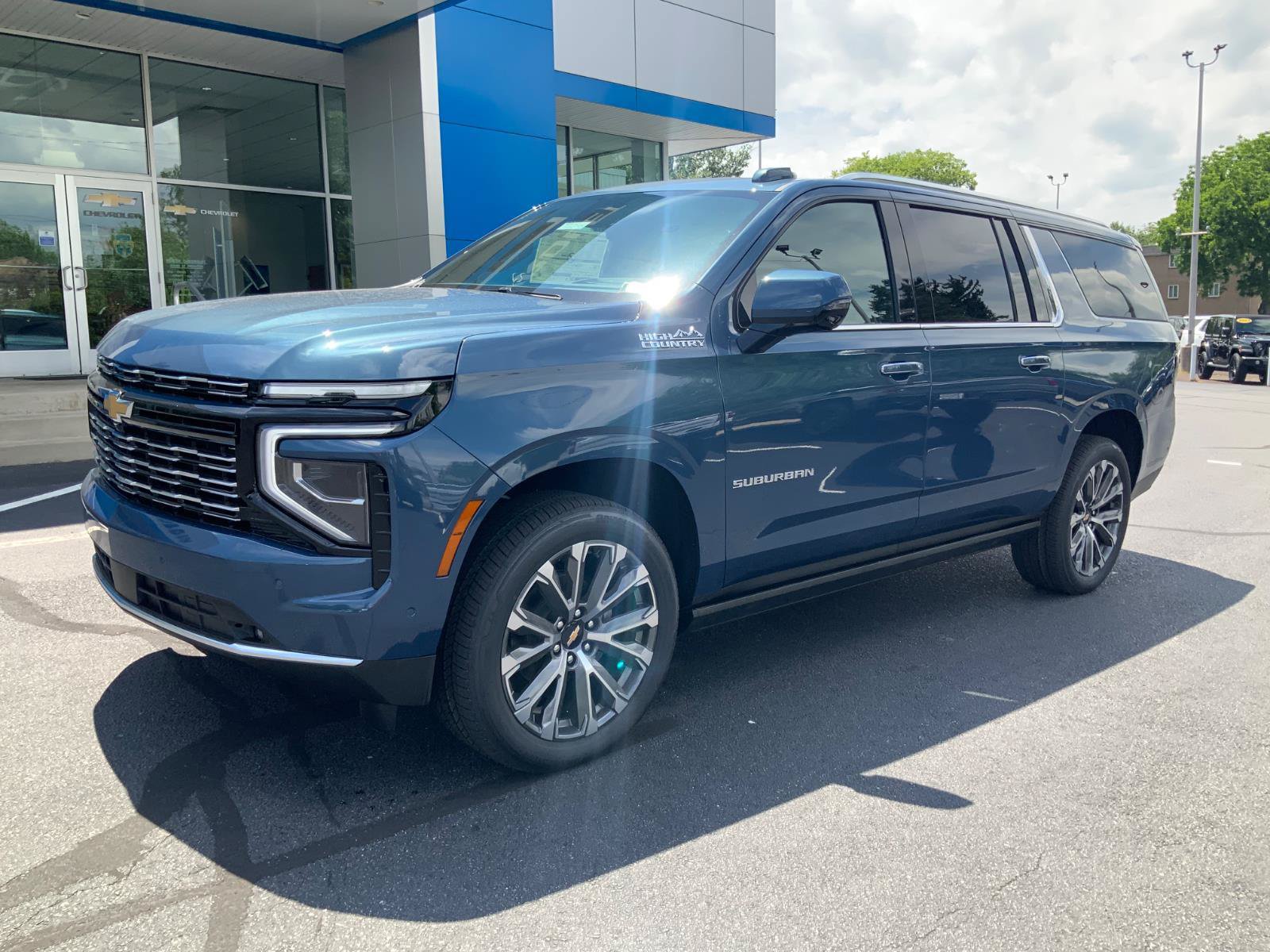 New 2026 Chevrolet Suburban High Country AWD/4WD image 3