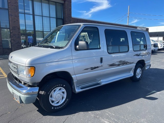 Used 2002 Ford E-150 and Econoline 150 RV image 6