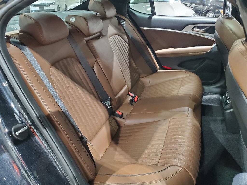 Used 2021 Genesis G70 3.3T RWD image 20