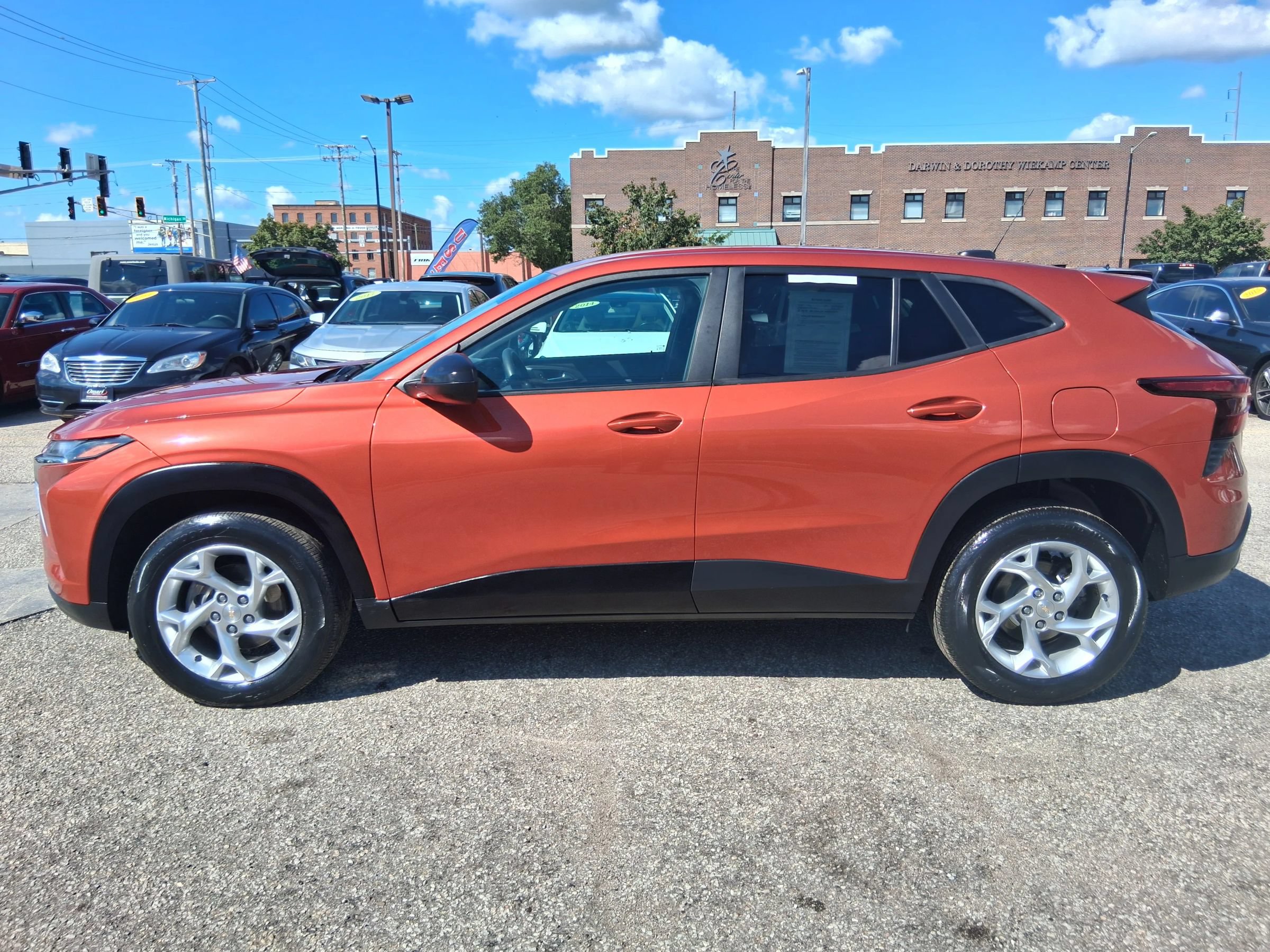 Used 2024 Chevrolet Trax LS w/ LS Convenience Package FWD image 3