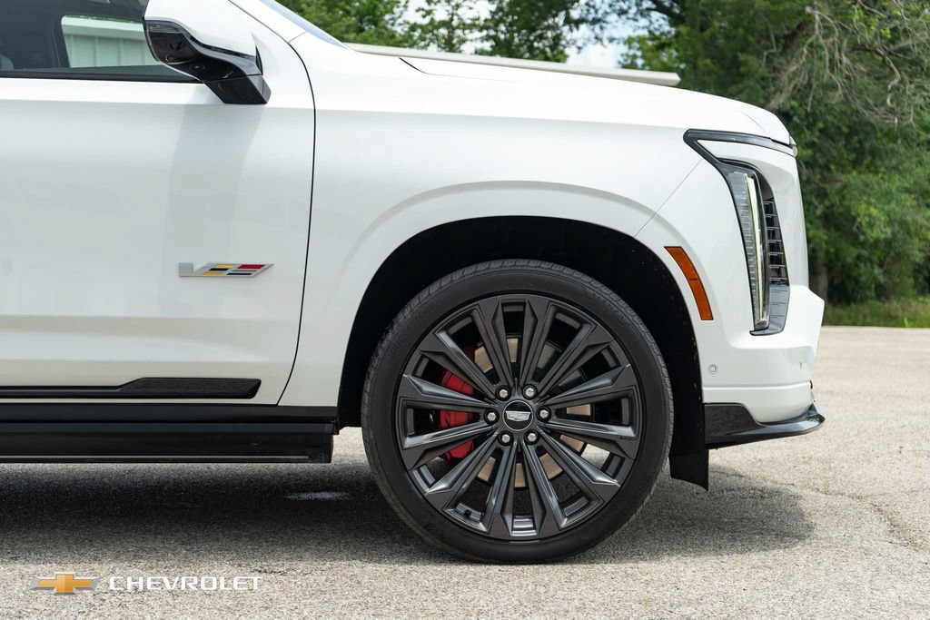 Used 2025 Cadillac Escalade ESV V AWD/4WD image 6