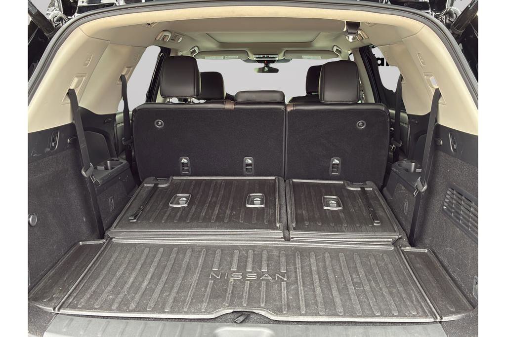 Used 2024 Nissan Pathfinder Platinum w/ Cargo Package FWD image 10
