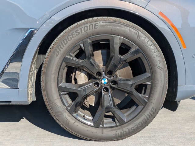 Used 2025 BMW X7 xDrive40i w/ Premium Package image 5