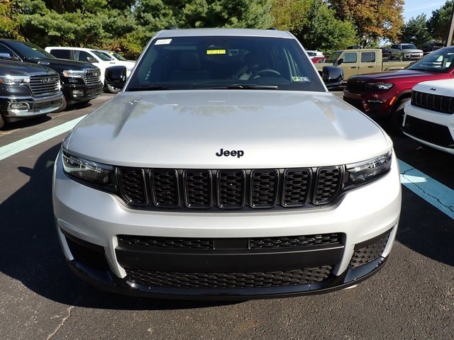 New 2025 Jeep Grand Cherokee L Altitude image 8
