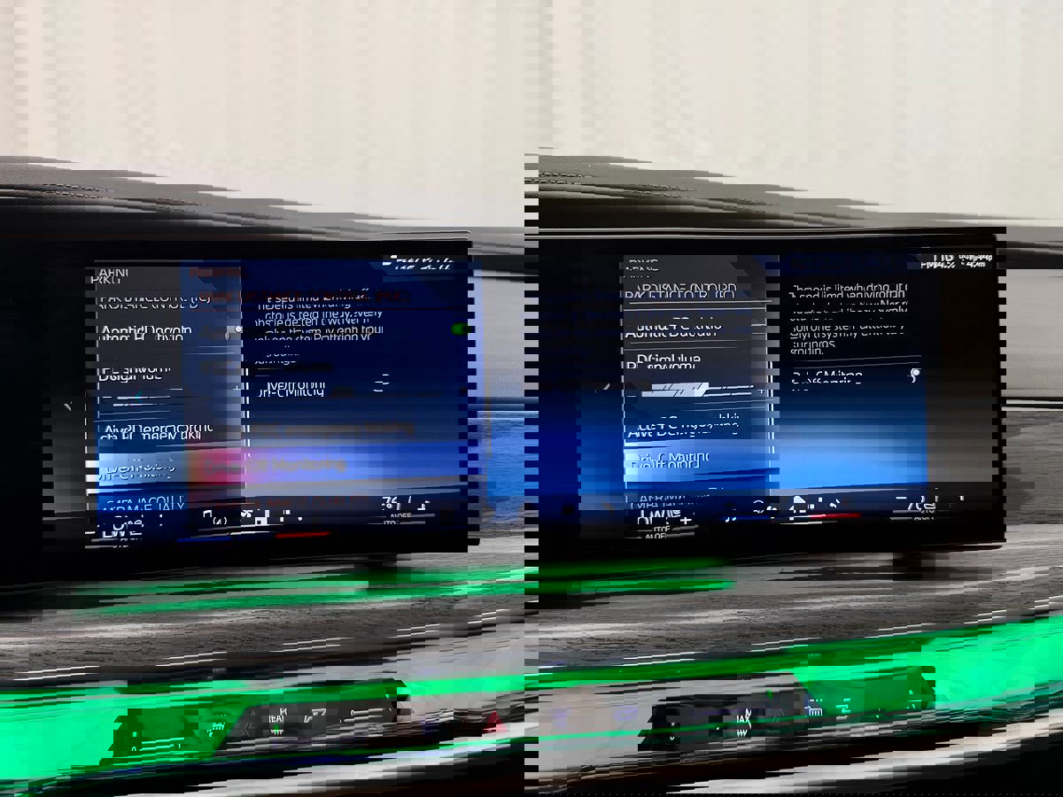 Used 2024 BMW 740i xDrive image 30