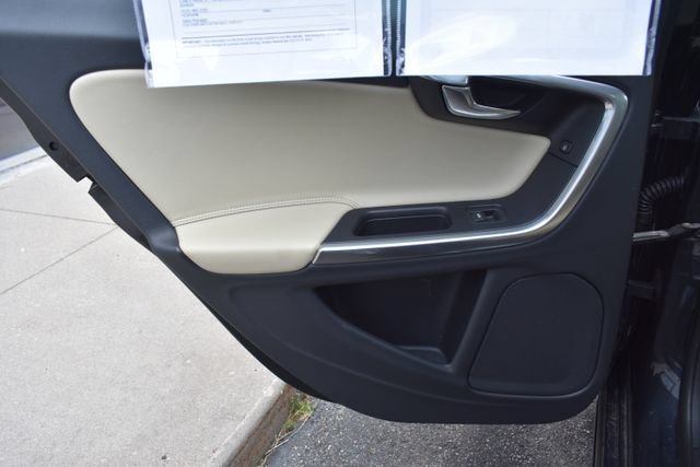 Used 2016 Volvo V60 T5 Premier FWD image 34