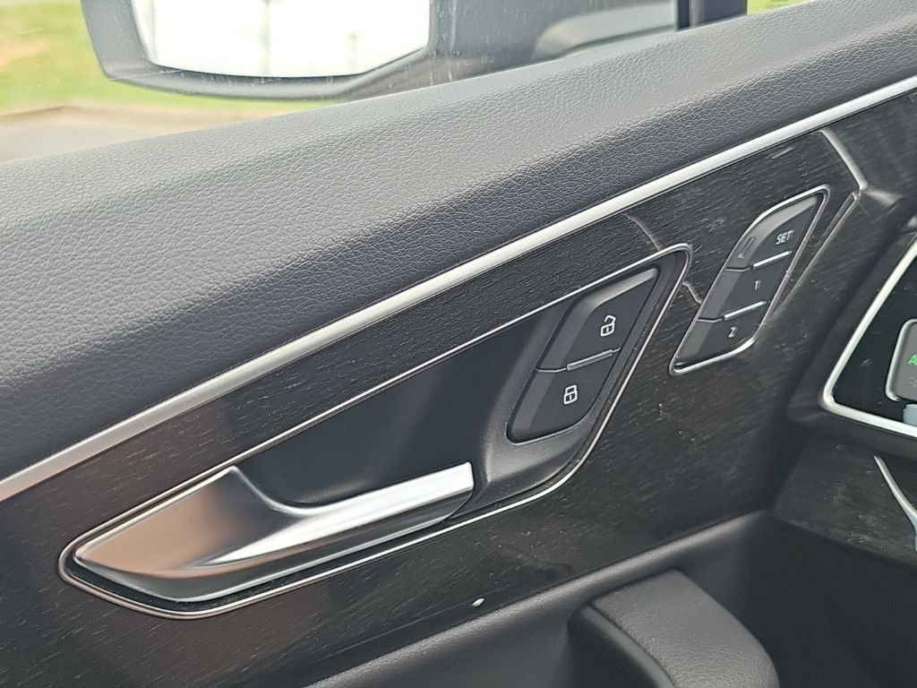 Used 2023 Audi Q7 3.0T Premium AWD/4WD image 16