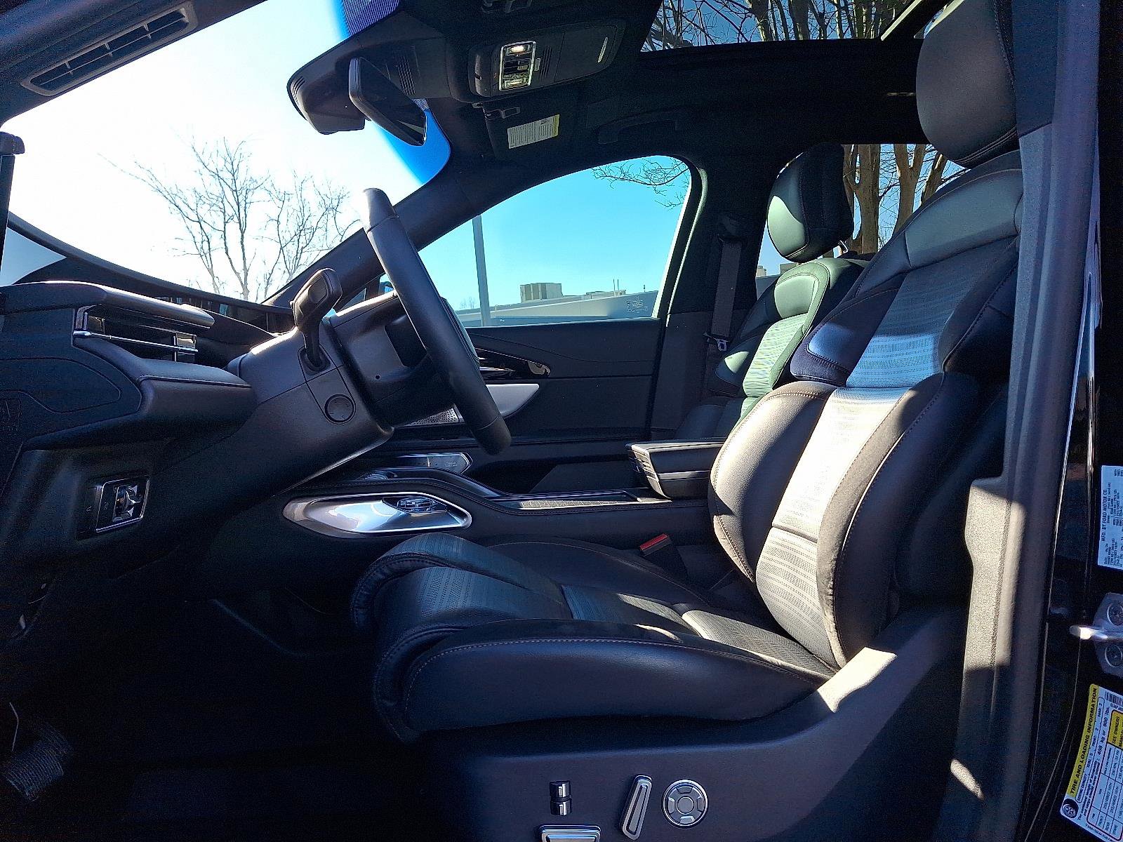 Used 2024 Lincoln Nautilus Reserve w/ Equipment Group 203A image 13