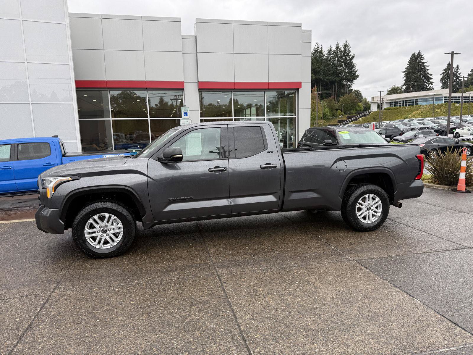 Used 2023 Toyota Tundra SR5 w/ SR5 Premium Package AWD/4WD image 3