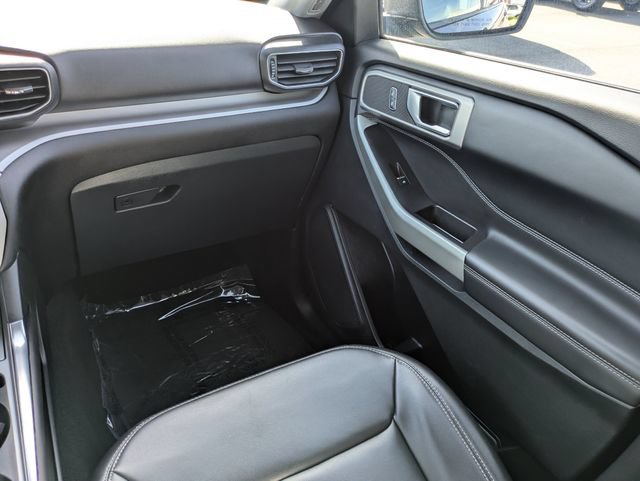 Used 2023 Ford Explorer XLT w/ Equipment Group 202A AWD/4WD image 17