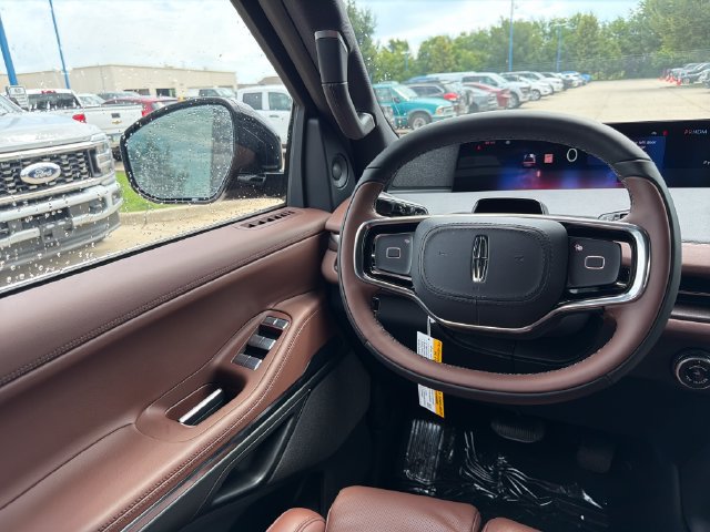 New 2026 Lincoln Navigator Reserve AWD/4WD image 18