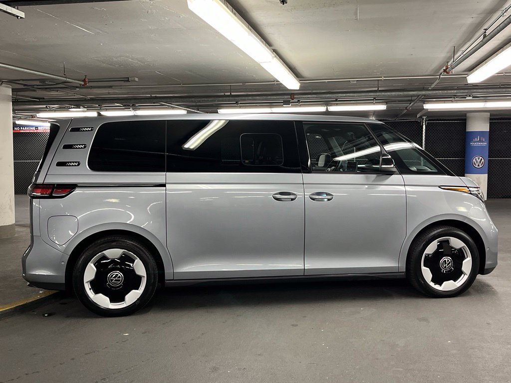 Used 2025 Volkswagen ID. Buzz Pro S RWD image 38