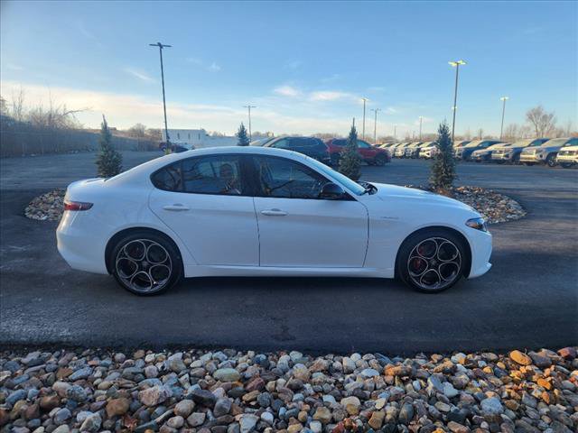 Used 2024 Alfa Romeo Giulia Veloce AWD/4WD image 6