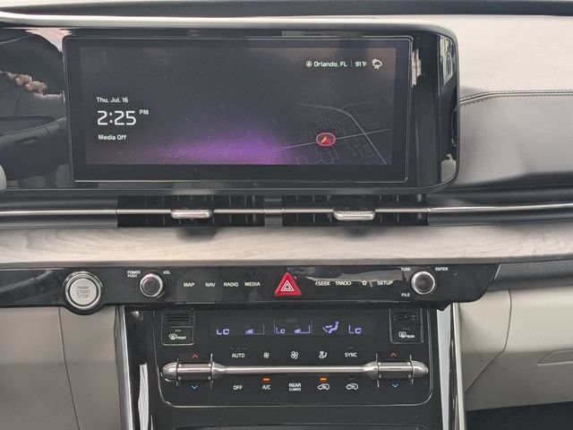Certified 2024 Kia Carnival EX FWD image 18