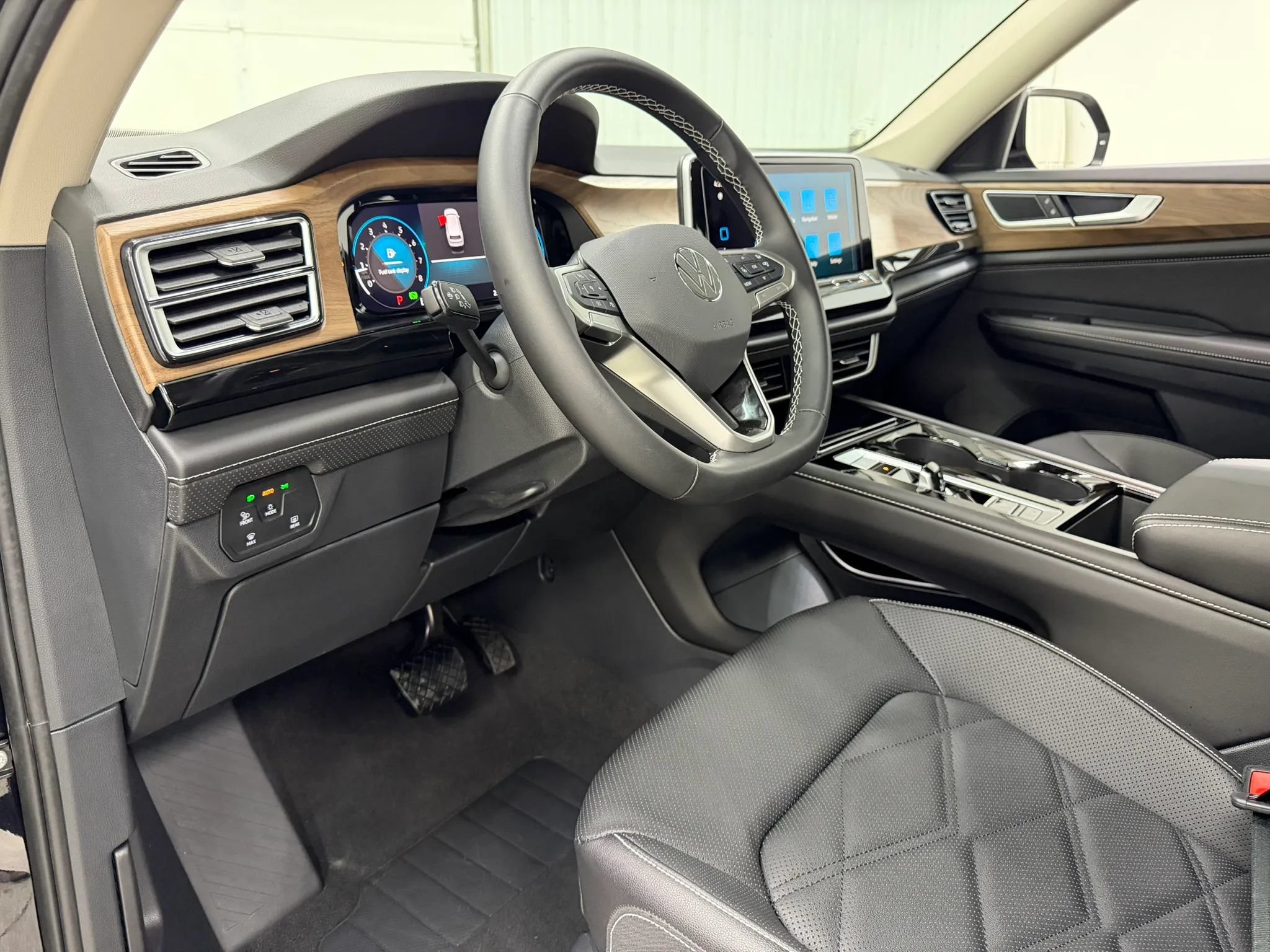 Used 2026 Volkswagen Atlas SE AWD/4WD image 12