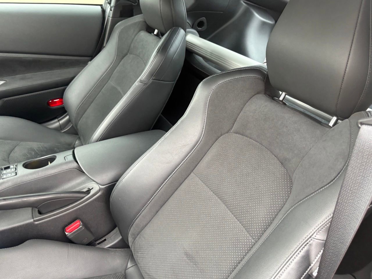 Certified 2024 Nissan Z Performance w/ Floor Mat Package RWD image 18