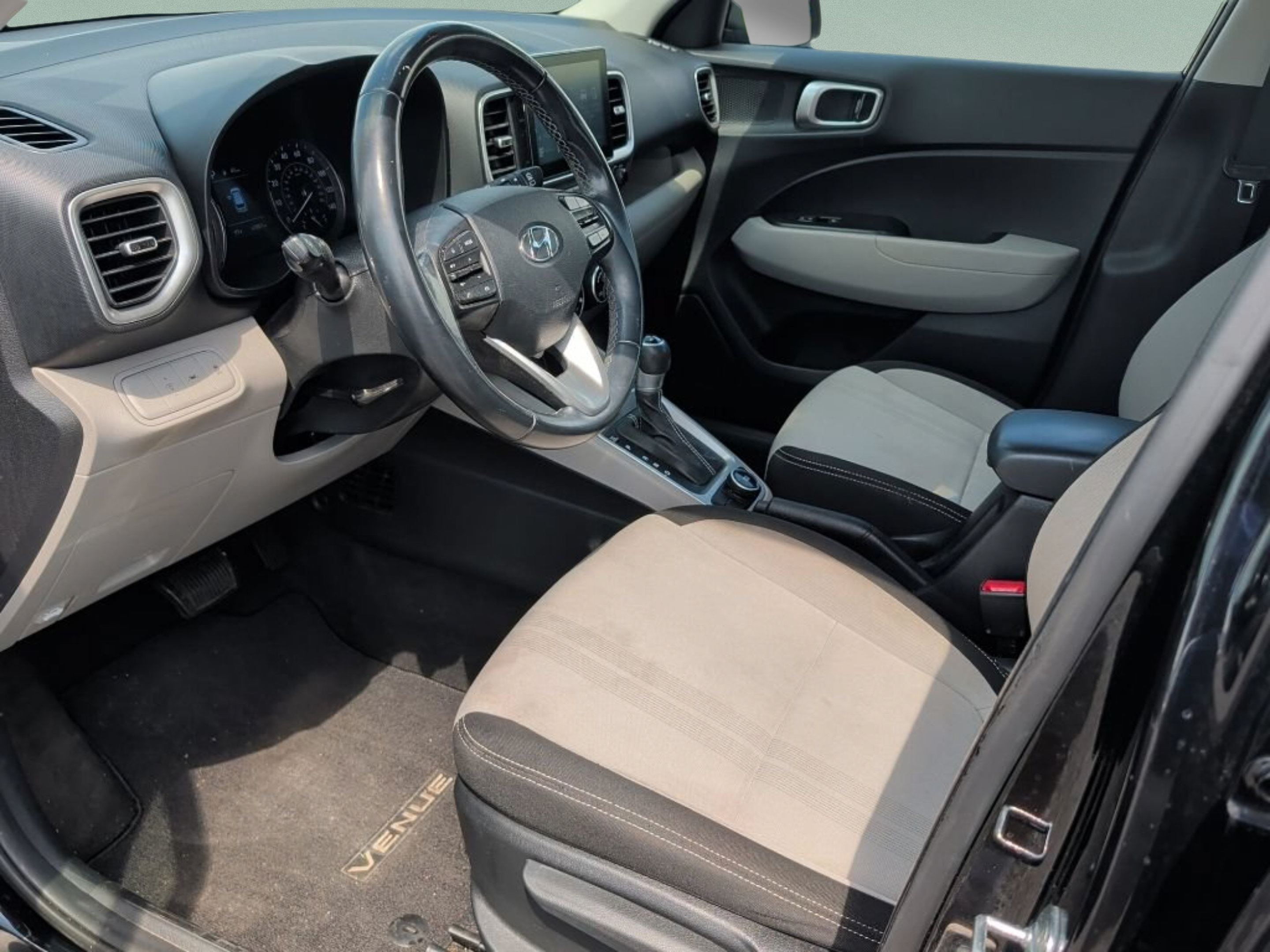 Used 2021 Hyundai Venue SEL FWD image 29