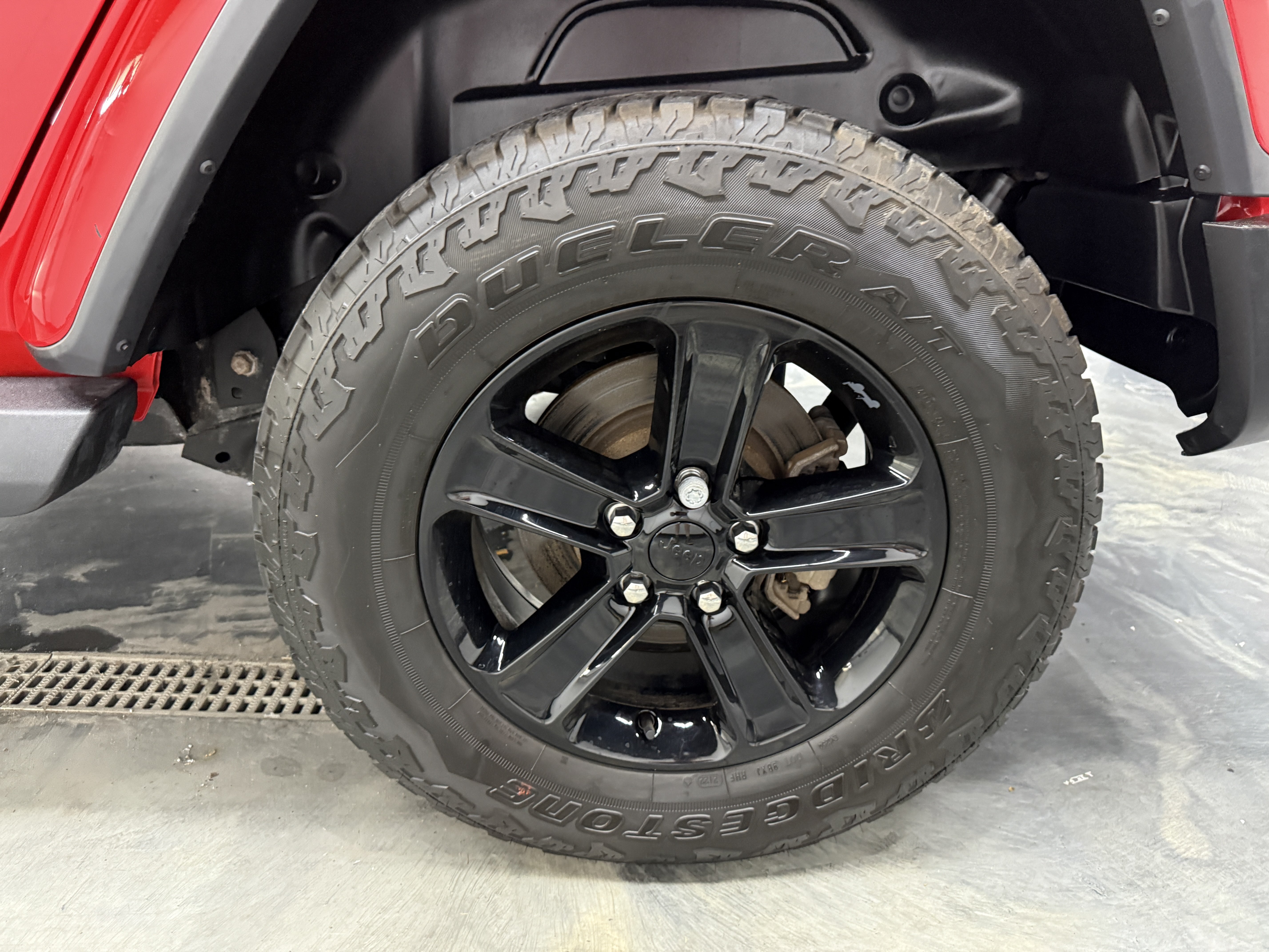 Used 2022 Jeep Wrangler Unlimited Sahara w/ Altitude AWD/4WD image 25