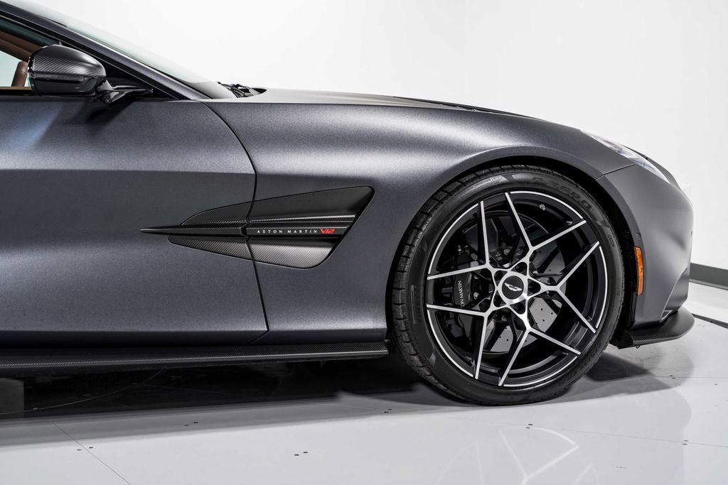 Used 2025 Aston Martin Vanquish image 43