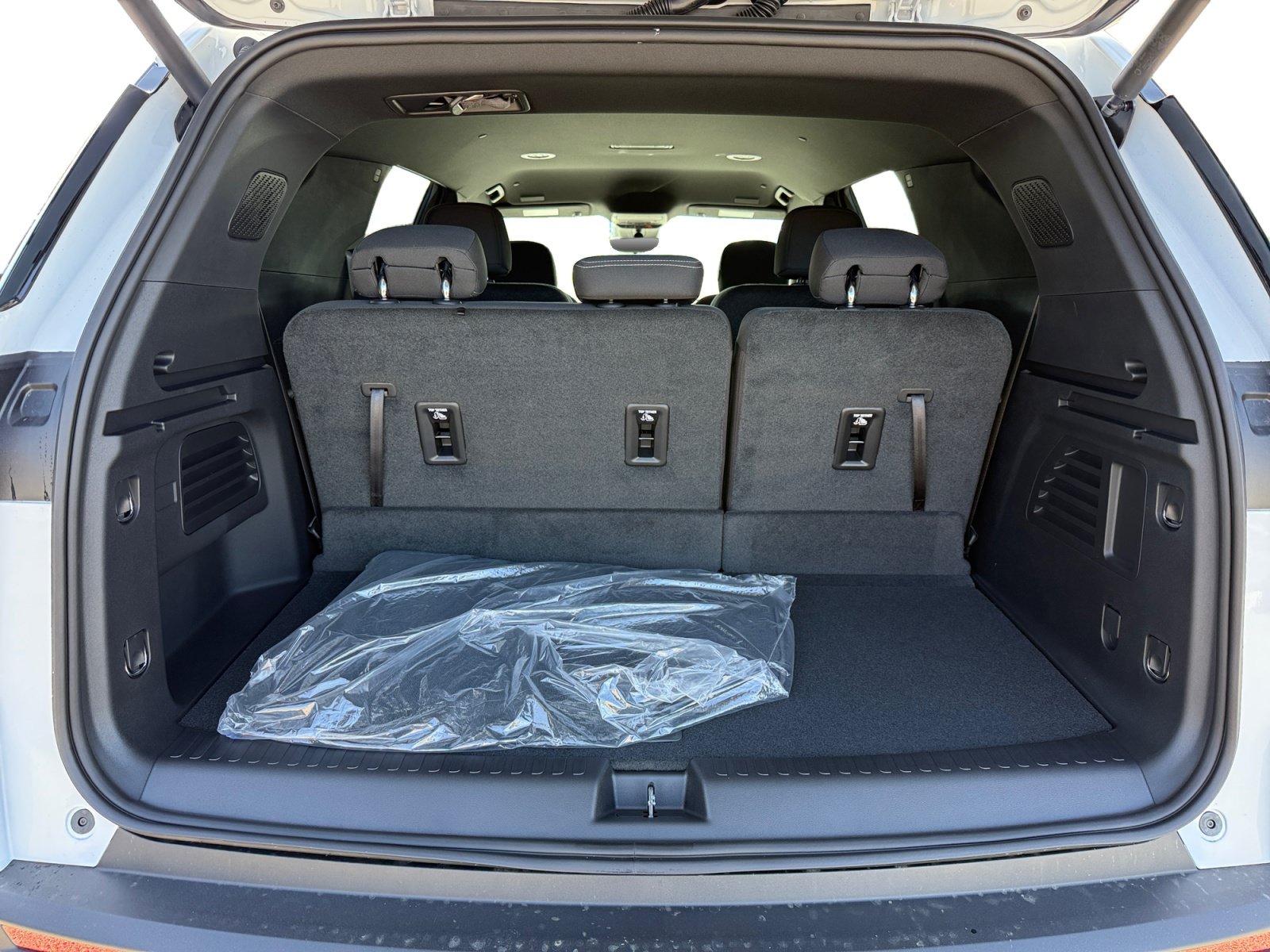 New 2027 Chevrolet Traverse LT w/ Driver Confidence Package FWD image 17