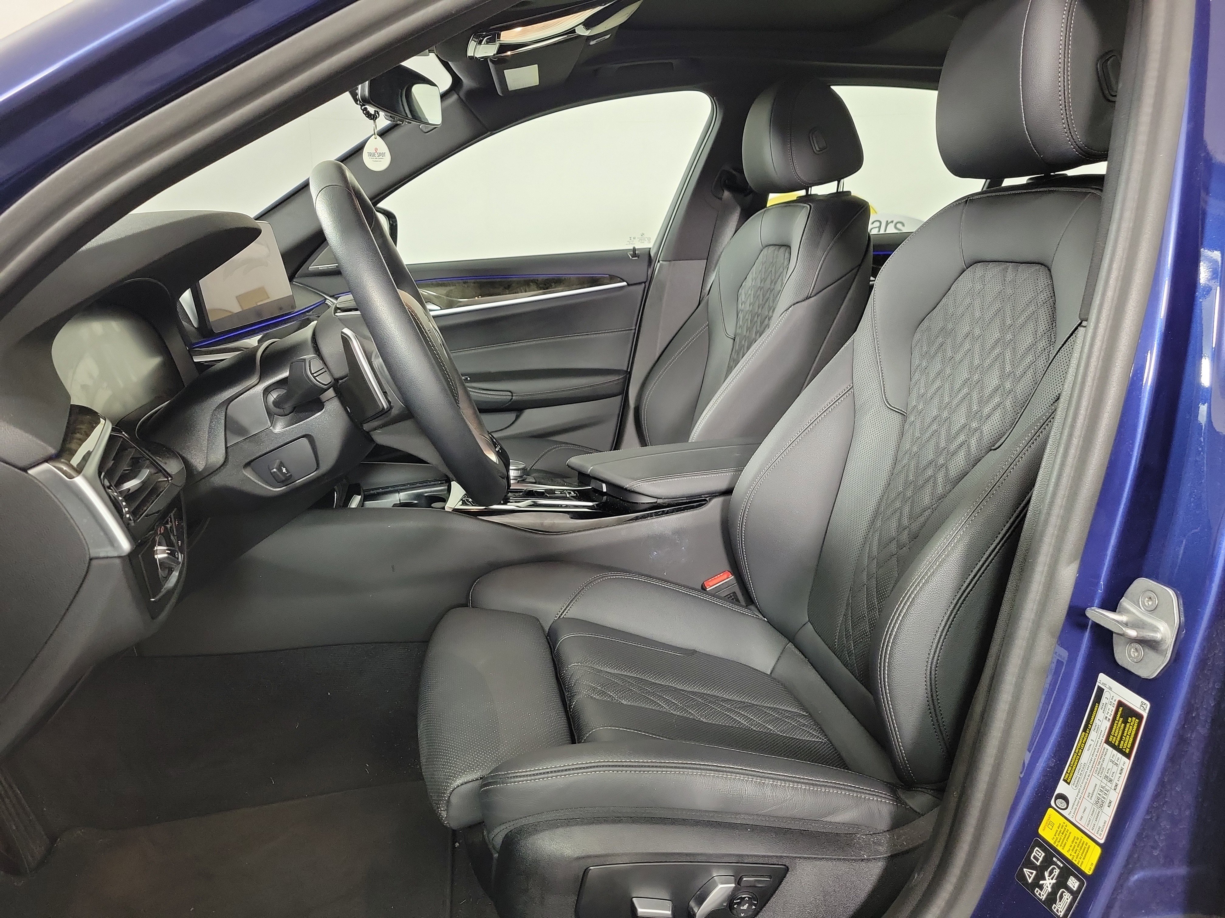 Certified 2022 BMW 530i xDrive w/ Premium Package image 5