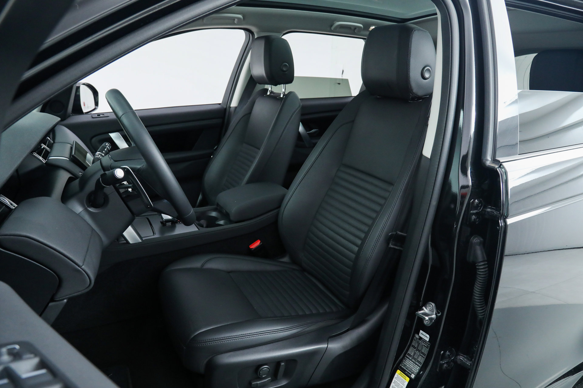 Used 2024 Land Rover Discovery Sport S image 23