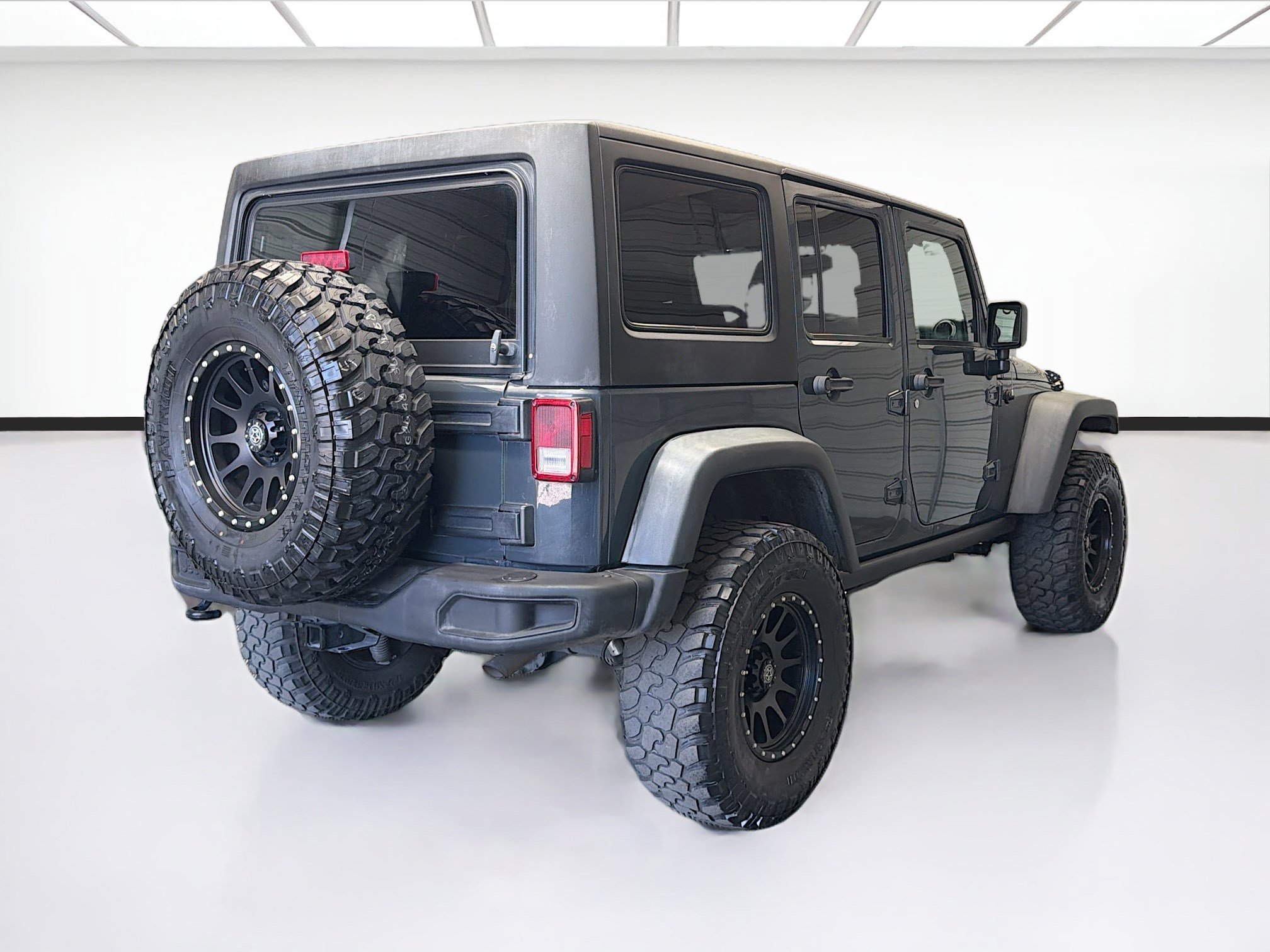 Used 2016 Jeep Wrangler Unlimited Rubicon w/ Max Tow Package image 4