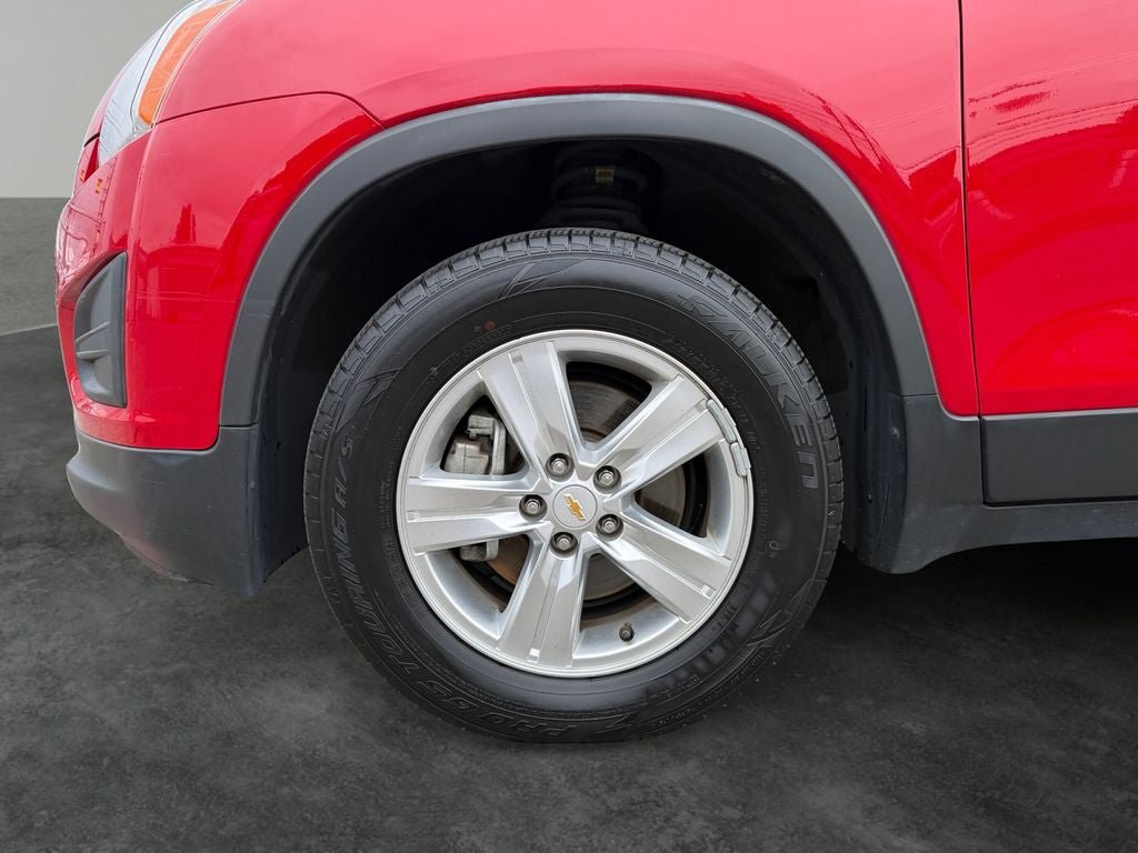 Used 2015 Chevrolet Trax LT w/ LT Sun and Sound Package AWD/4WD image 4