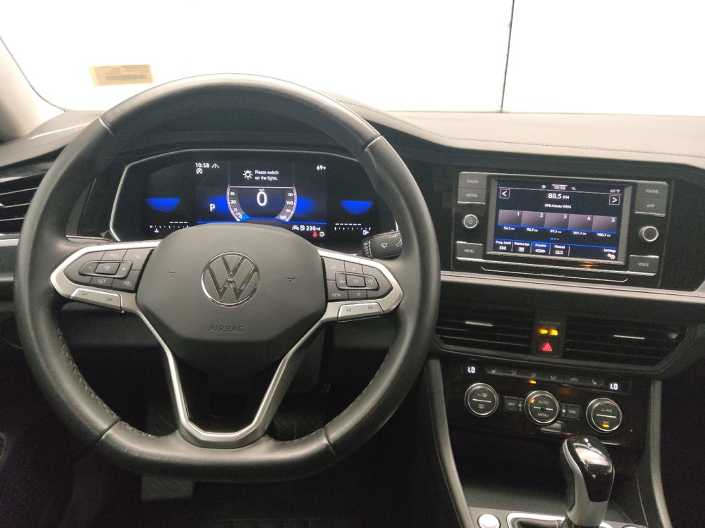 Used 2024 Volkswagen Jetta SE image 22