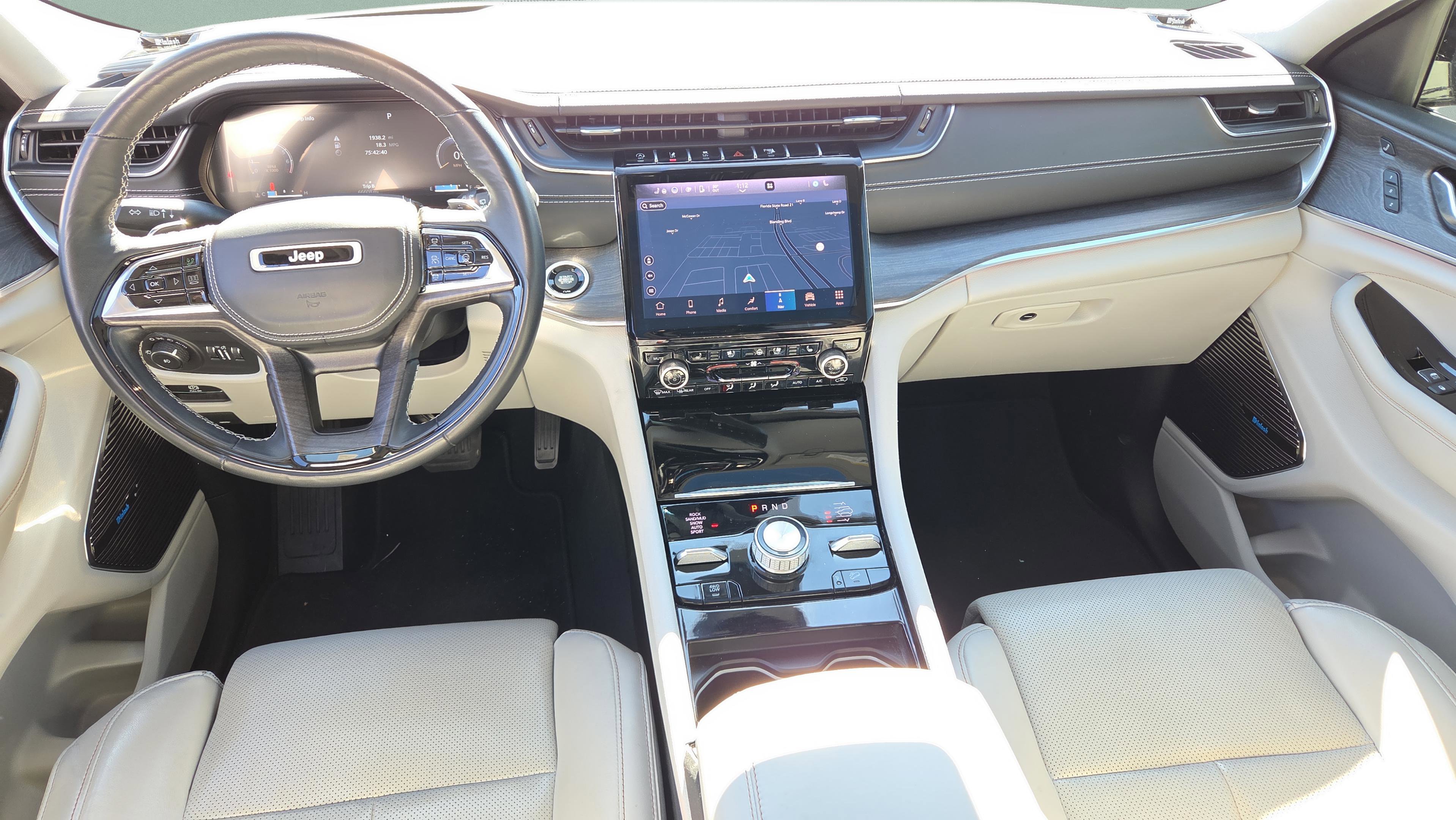 Used 2023 Jeep Grand Cherokee Overland w/ Adv Protech Group III image 29