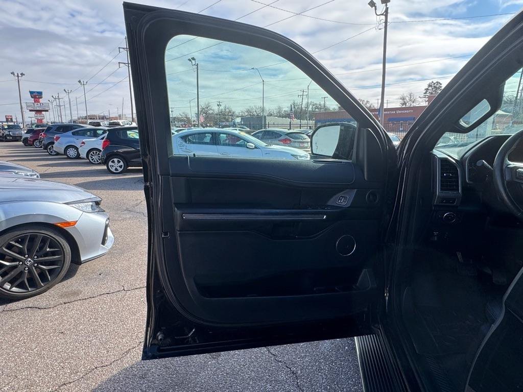 Used 2019 Ford Expedition XLT w/ Equipment Group 202A AWD/4WD image 10